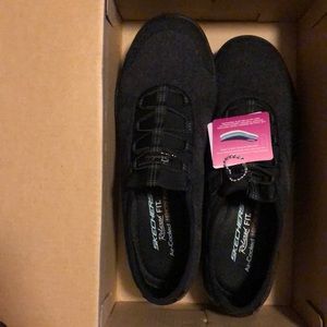 Skechers New in Box 8.5